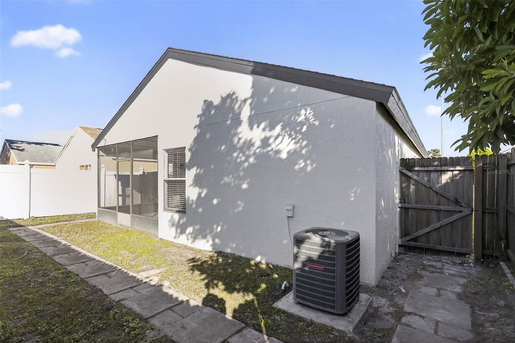 Image 23 of property listing at 5444 BLUEBERRY DRIVE, Orlando, FL 32811