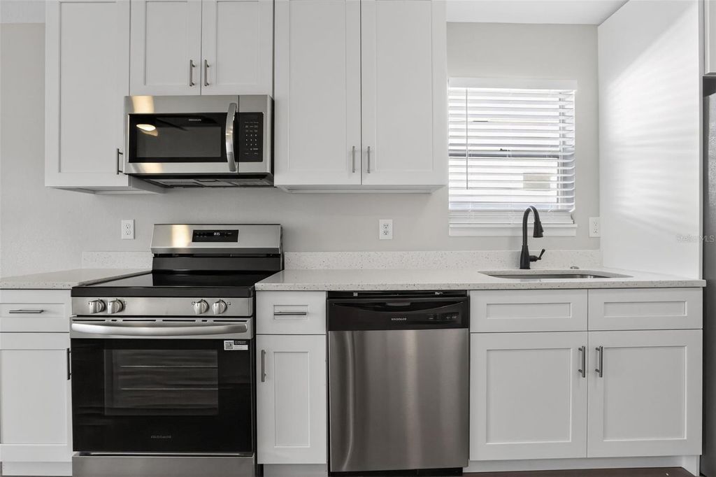 Image 5 of property listing at 5444 BLUEBERRY DRIVE, Orlando, FL 32811