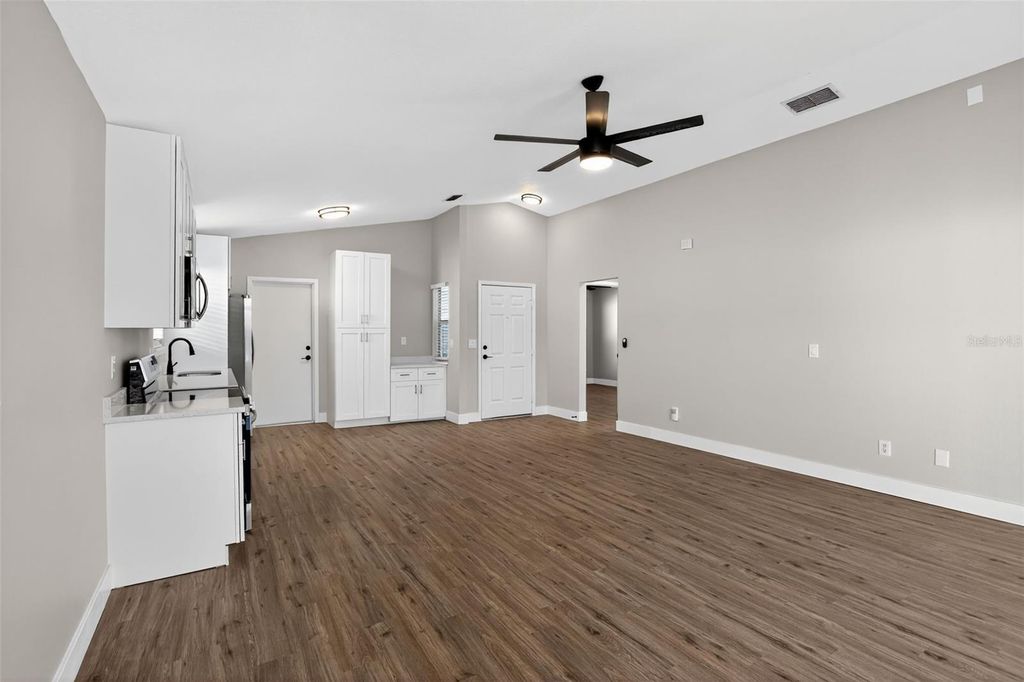 Image 9 of property listing at 5444 BLUEBERRY DRIVE, Orlando, FL 32811