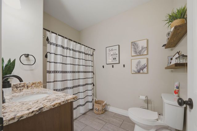 3315 S Bluelake Ct, Wichita, KS 67215