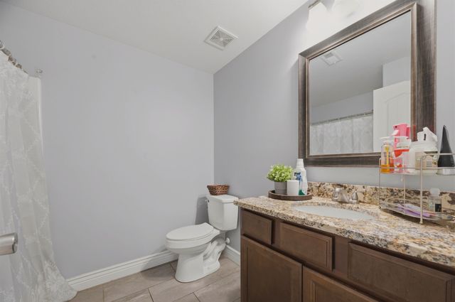 3315 S Bluelake Ct, Wichita, KS 67215