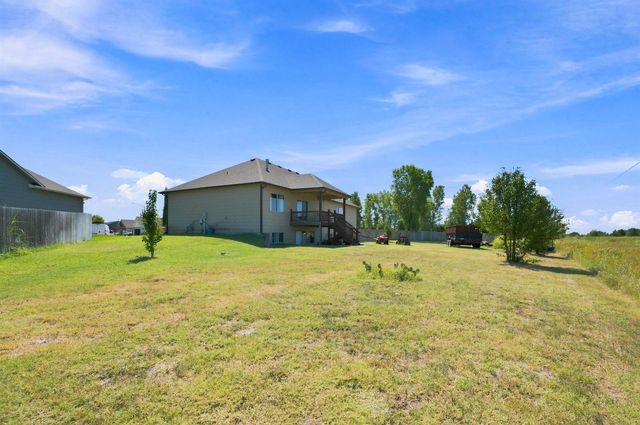 3315 S Bluelake Ct, Wichita, KS 67215