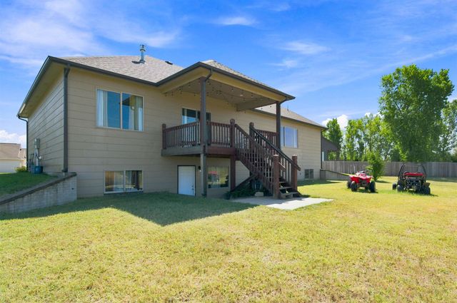 3315 S Bluelake Ct, Wichita, KS 67215