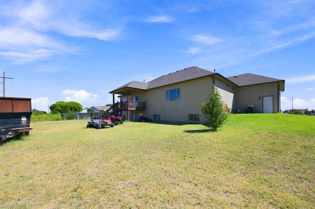 3315 S Bluelake Ct, Wichita, KS 67215