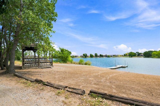 3315 S Bluelake Ct, Wichita, KS 67215