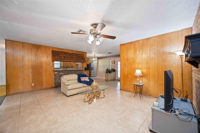 2612 Lake Park Drive Drive, La Marque, TX 77568