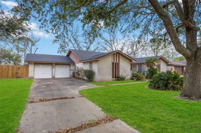 2612 Lake Park Drive Drive, La Marque, TX 77568