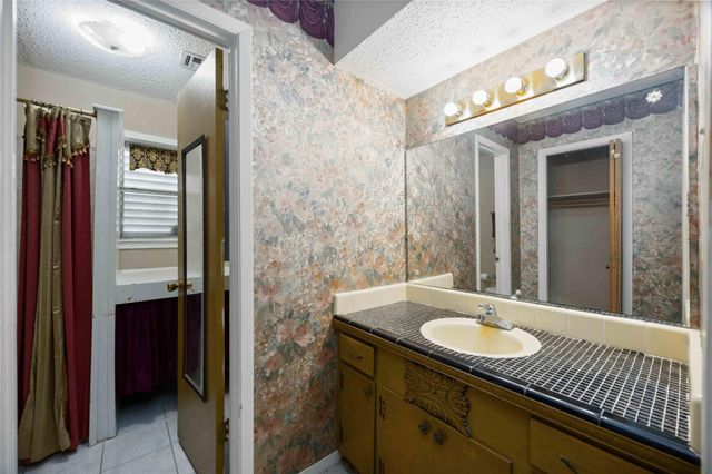 2612 Lake Park Drive Drive, La Marque, TX 77568