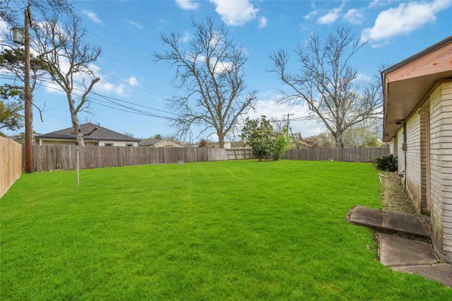 2612 Lake Park Drive Drive, La Marque, TX 77568