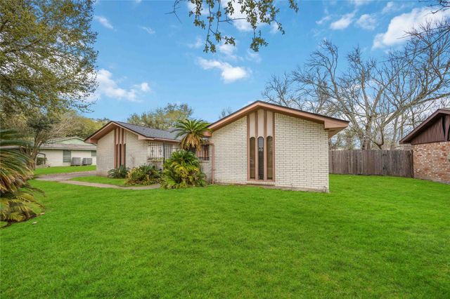 2612 Lake Park Drive Drive, La Marque, TX 77568