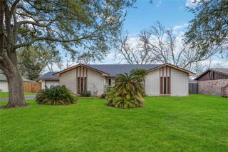 2612 Lake Park Drive Drive, La Marque, TX 77568