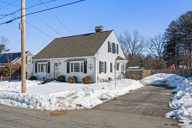 16 Smith St, Haverhill, MA 01832