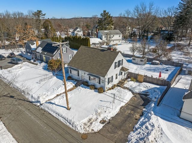 16 Smith St, Haverhill, MA 01832