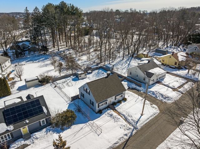 16 Smith St, Haverhill, MA 01832