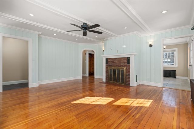 16 Smith St, Haverhill, MA 01832