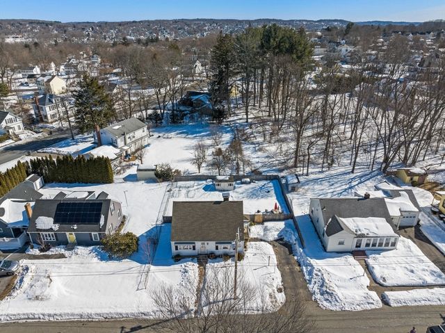 16 Smith St, Haverhill, MA 01832