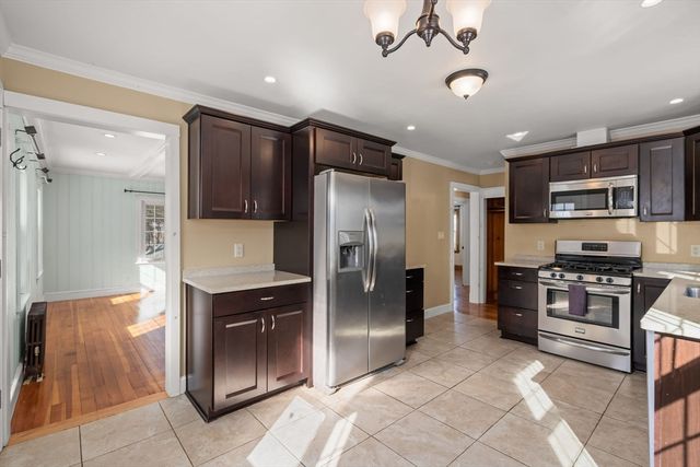 16 Smith St, Haverhill, MA 01832