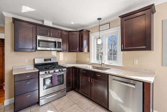 16 Smith St, Haverhill, MA 01832