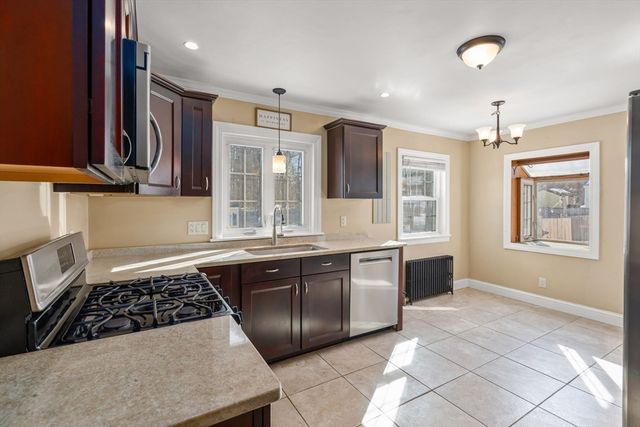 16 Smith St, Haverhill, MA 01832