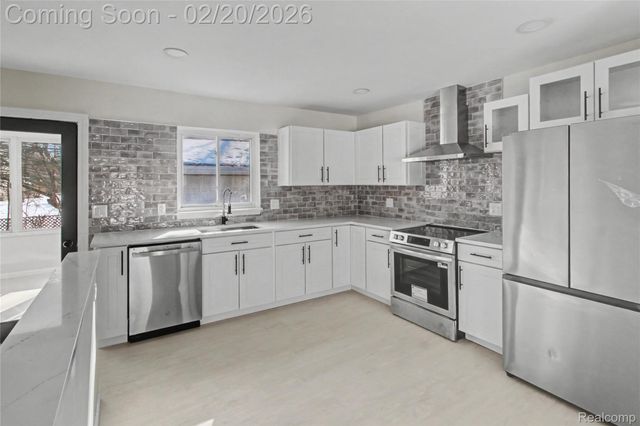 26923 Constance Avenue, Dearborn Heights, MI 48127