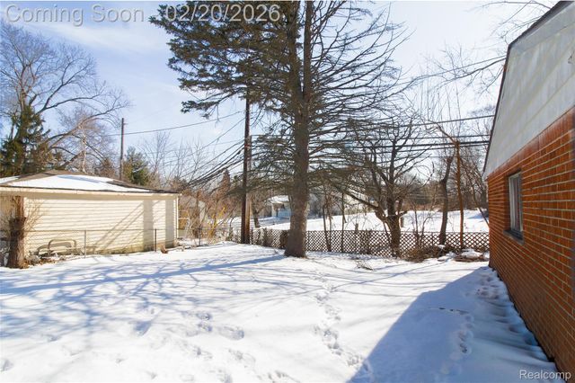 26923 Constance Avenue, Dearborn Heights, MI 48127