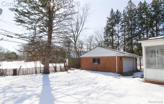 26923 Constance Avenue, Dearborn Heights, MI 48127