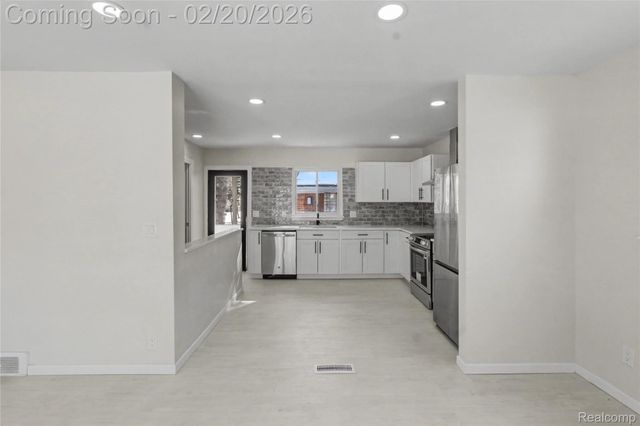 26923 Constance Avenue, Dearborn Heights, MI 48127