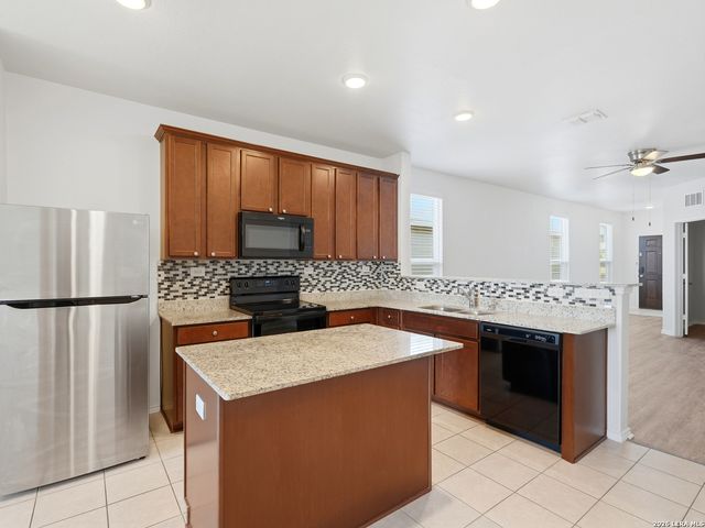 10306 MARTIN CRK, San Antonio, TX 78252