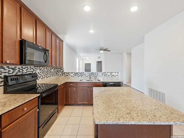 10306 MARTIN CRK, San Antonio, TX 78252