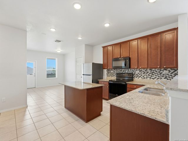 10306 MARTIN CRK, San Antonio, TX 78252