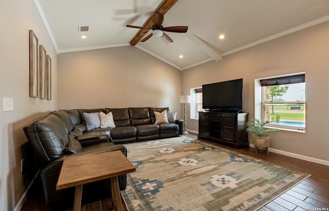 366 COUNTY ROAD 2543, Moore, TX 78057