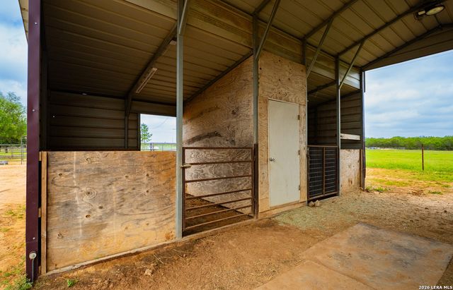 366 COUNTY ROAD 2543, Moore, TX 78057