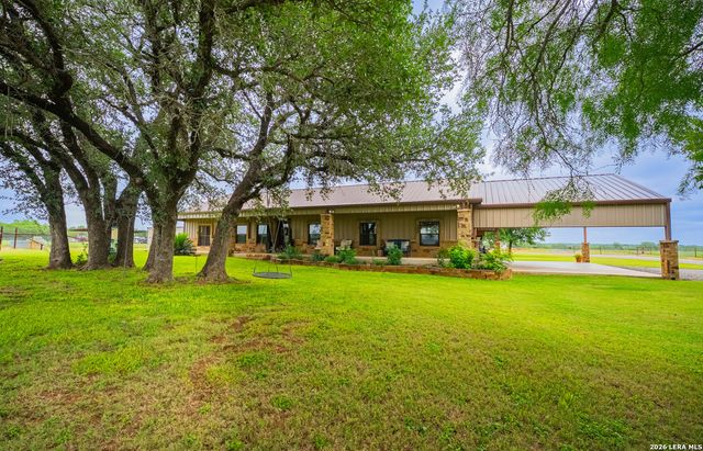 366 COUNTY ROAD 2543, Moore, TX 78057