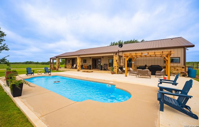 366 COUNTY ROAD 2543, Moore, TX 78057