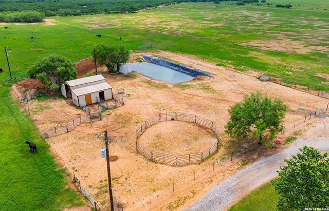 366 COUNTY ROAD 2543, Moore, TX 78057