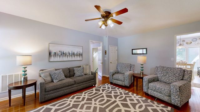 66 Foxhound Rd, Paris, TN 38242