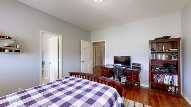 66 Foxhound Rd, Paris, TN 38242