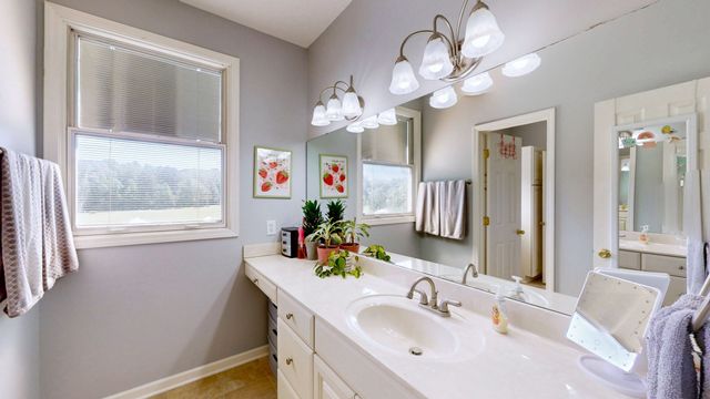 66 Foxhound Rd, Paris, TN 38242