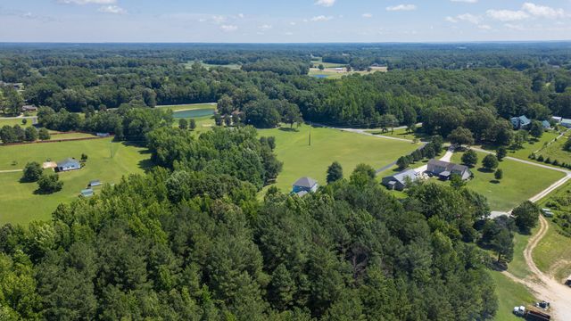 66 Foxhound Rd, Paris, TN 38242