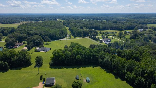66 Foxhound Rd, Paris, TN 38242