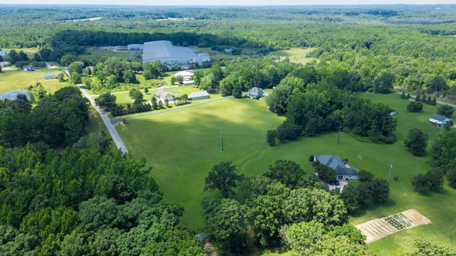 66 Foxhound Rd, Paris, TN 38242