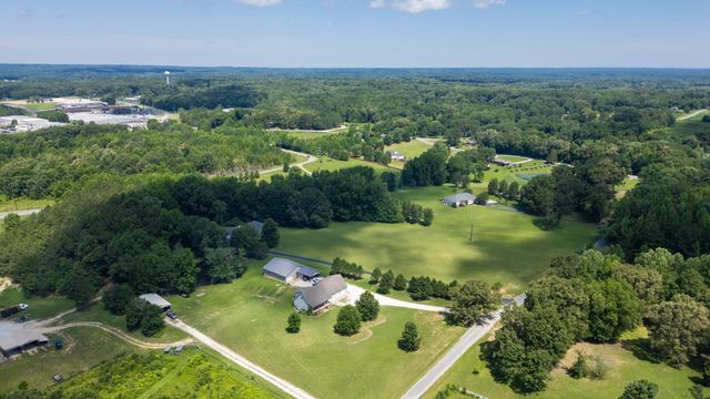 66 Foxhound Rd, Paris, TN 38242