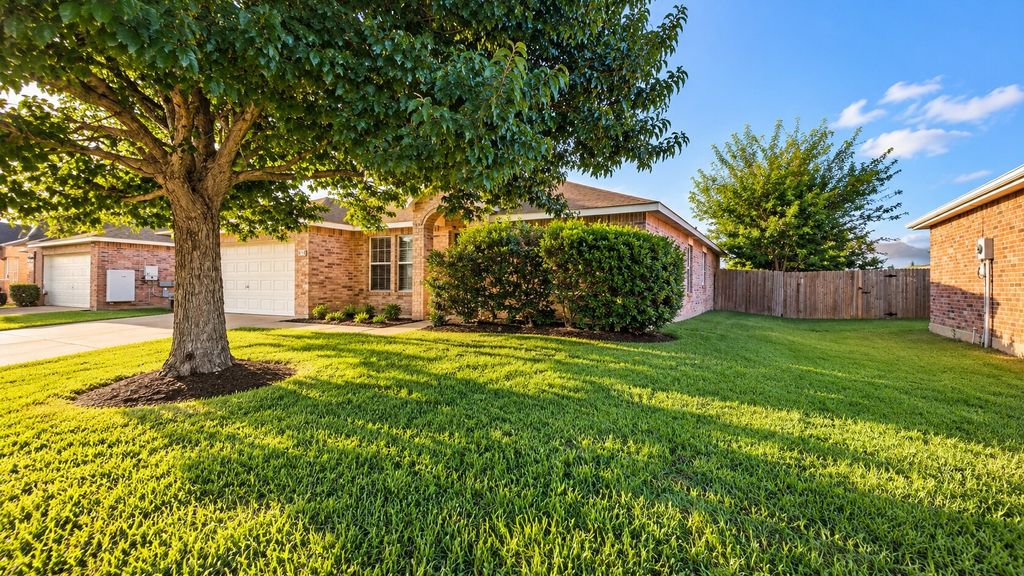 613 Redwing Drive, Saginaw, TX 76131 — photo 2