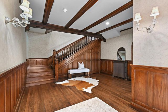 2225 N Lake DRIVE, Milwaukee, WI 53202