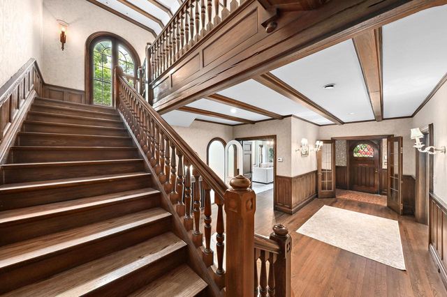 2225 N Lake DRIVE, Milwaukee, WI 53202