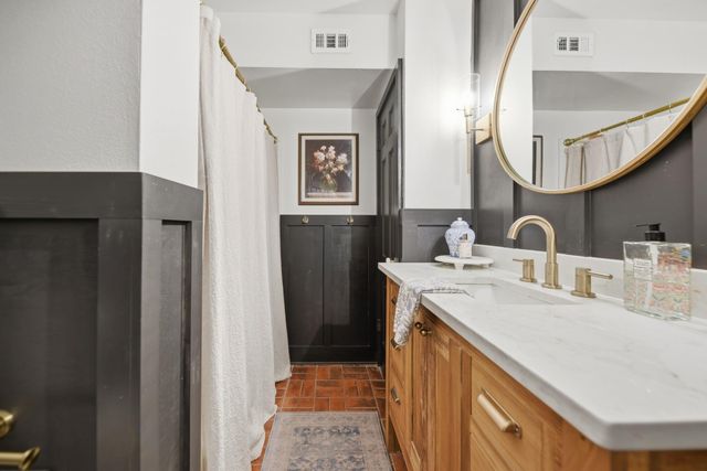 1704 Harrison Road, Brenham, TX 77833