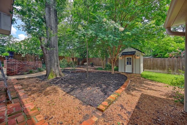 1704 Harrison Road, Brenham, TX 77833
