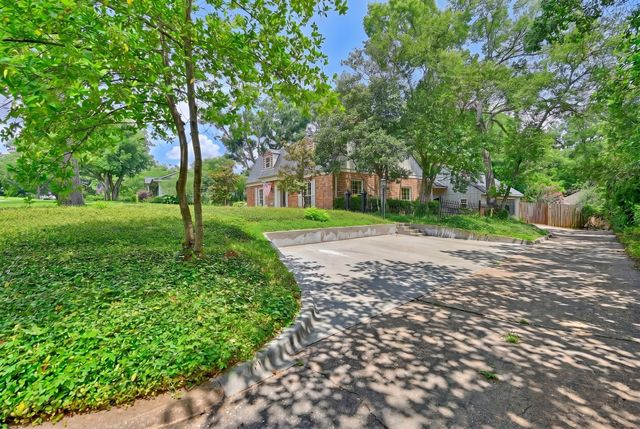 1704 Harrison Road, Brenham, TX 77833