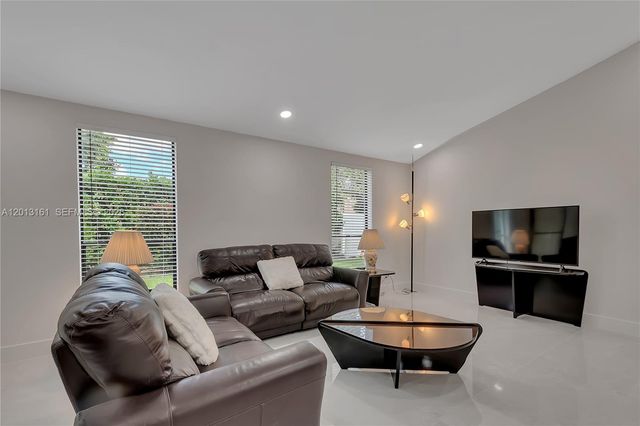 3374 NW 28th Ter, Boca Raton, FL 33434
