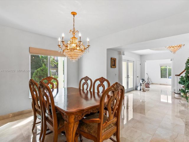 624 Palm Dr, Hallandale Beach, FL 33009